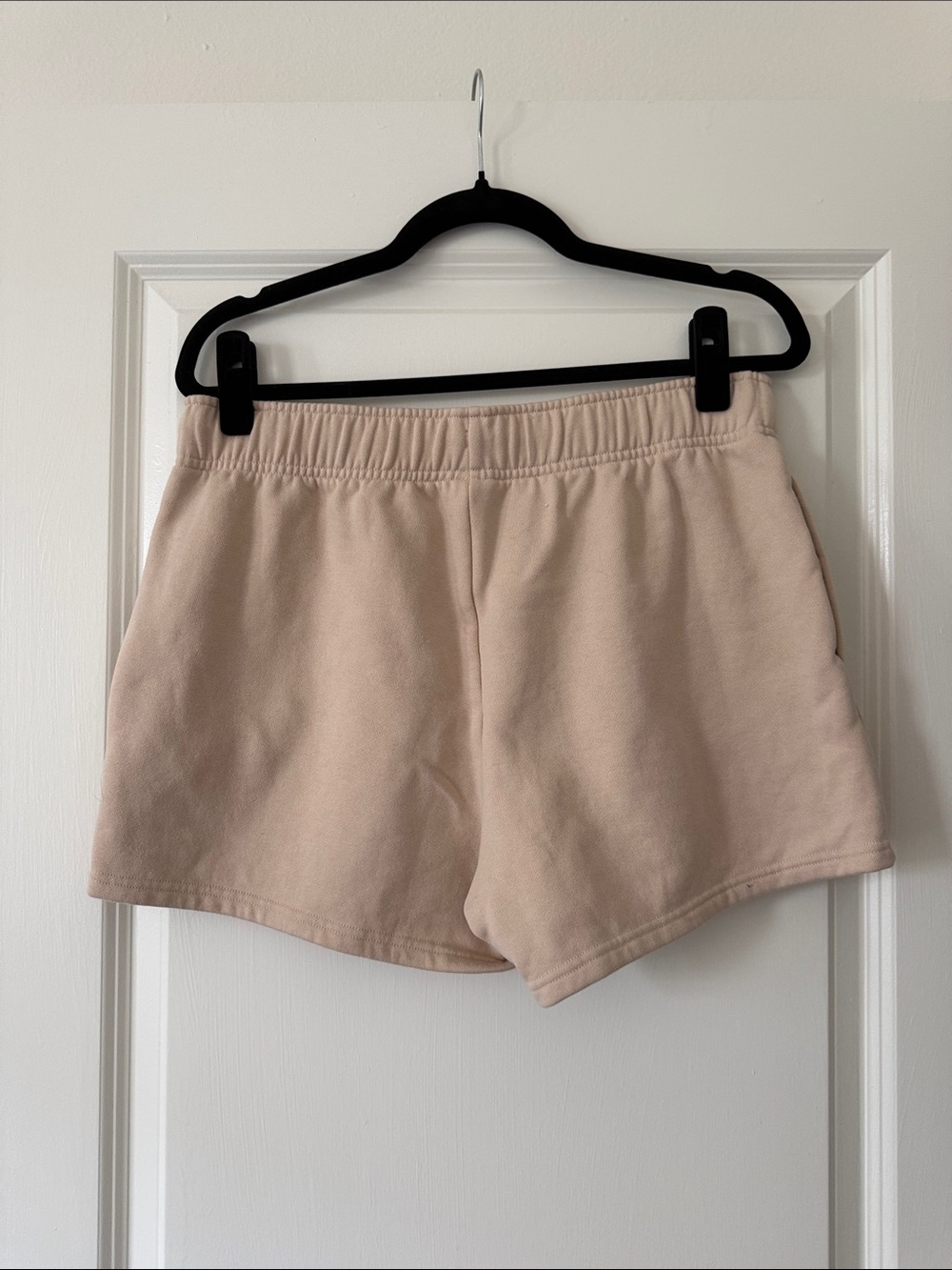 NWOT - ALO Yoga Accolade Short in Macademia - Picture 6 of 6